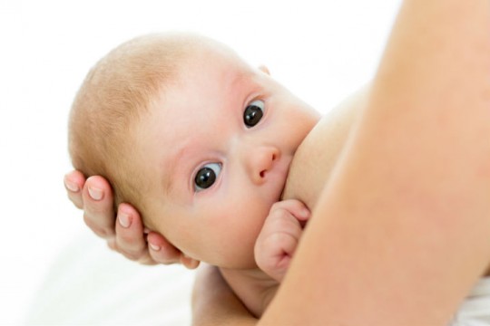 (FOTO) O mamă demonstrează că laptele își schimbă compoziția în funcție de starea de sănătate a bebelușului