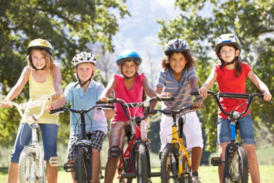 Care este vârsta la care copiii pot conduce bicicleta pe drumurile publice?
