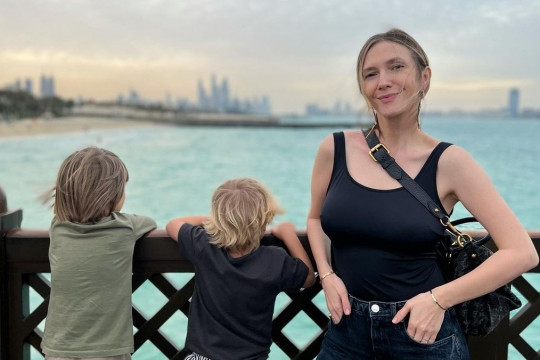 Adela Popescu nu mai vrea să meargă în vacanță la munte cu cei trei copii