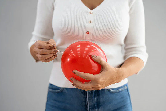 Alimente care agravează balonarea: ce să eviți pentru un abdomen mai ușor