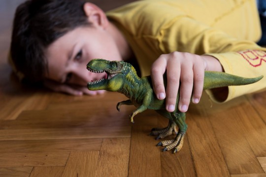Studiu: Copiii interesați de dinozauri pot avea un nivel superior de inteligență