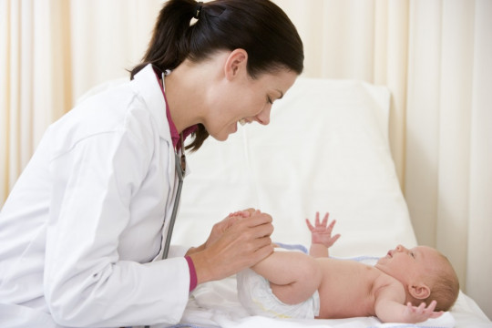Medic pediatru despre labiile mici lipite la fetițe