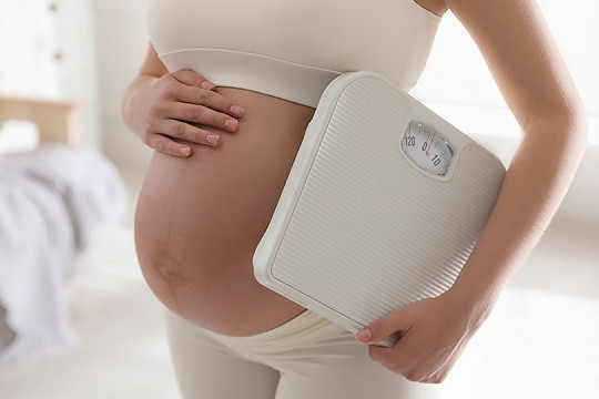 Câte kilograme este normal să iei în sarcină? Ghid complet pentru viitoarele mame