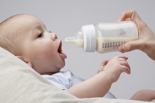 Evghenii Komarovski: Copiilor de până la un an le e interzis consumul de lapte de vacă