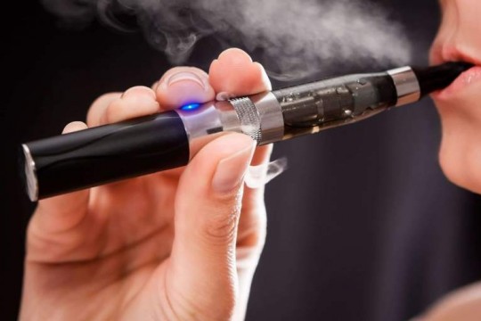 Vaporii țigărilor electronice – foarte toxici pentru copii