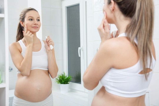 7 ingrediente cosmetice pe care să le eviți în timpul sarcinii