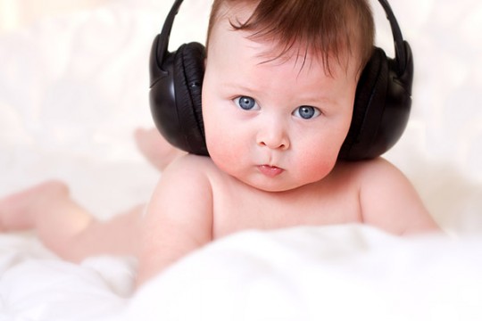 Cercetare: Muzica îi ajută pe copii să vorbească mai repede