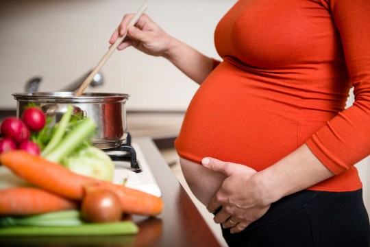 Ce să nu mănânci când ești însărcinată – sfaturi de la specialist