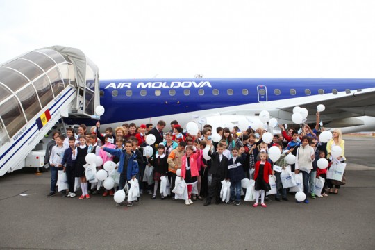 100 de copii de la Gimnaziul internat nr. 3 au zburat pentru prima dată cu avionul