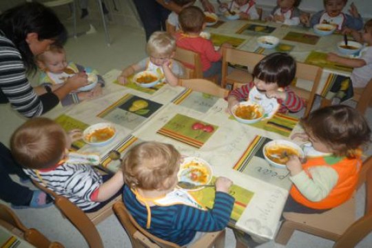 CE şi CÂT mănâncă copiii la grădiniţe?