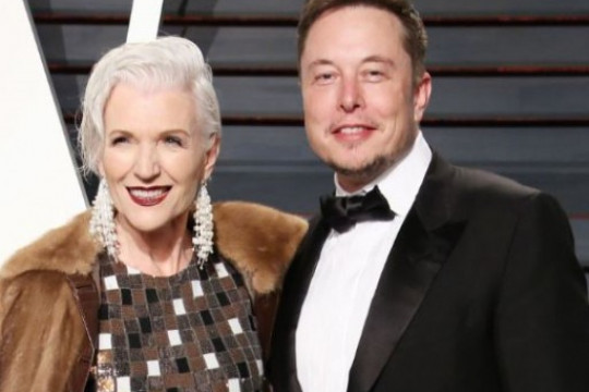 Mama lui Elon Mask se menține într-o formă fizică de invidiat (Foto)