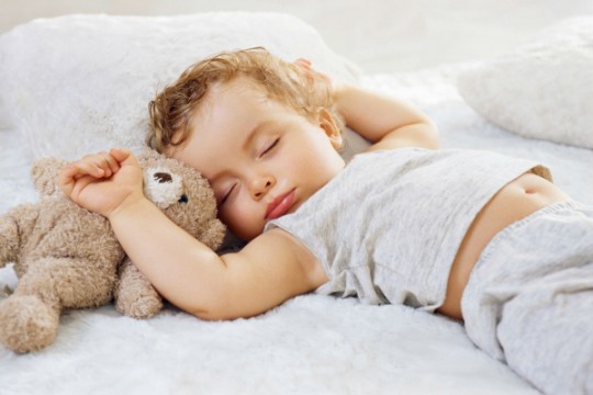 Importanţa somnului de zi pentru bebeluşul tău!