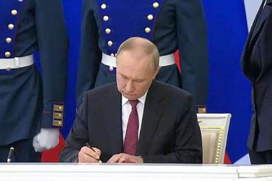 Putin a semnat decretele prin care a anexat ilegal teritoriile ocupate din Ucraina