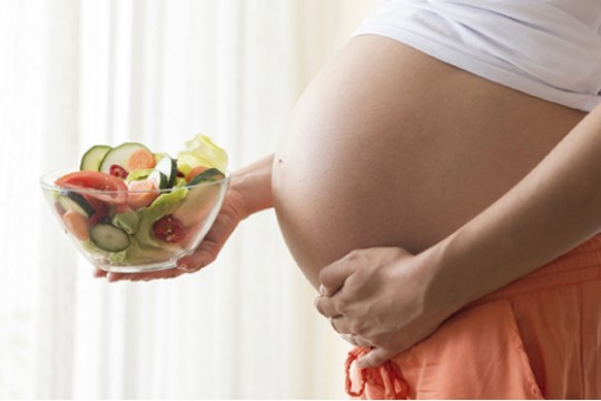 Trucuri alimentare – cum îți menții greutatea în sarcină