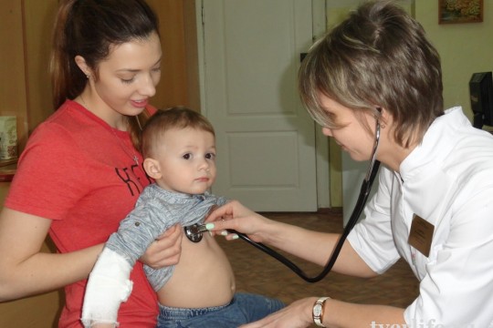 45 de copii moldoveni au decedat anul trecut din cauza pneumoniei, majoritatea acasă