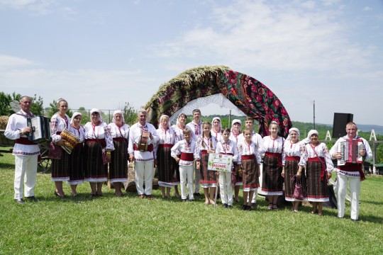 Dansuri, muzică și voie bună, iată cum a fost prima zi a Festivalului Familiei și Tradițiilor Populare