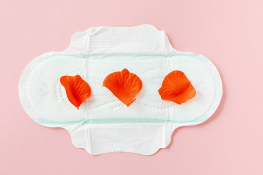 Menstruația urât mirositoare – ce probleme poate ascunde