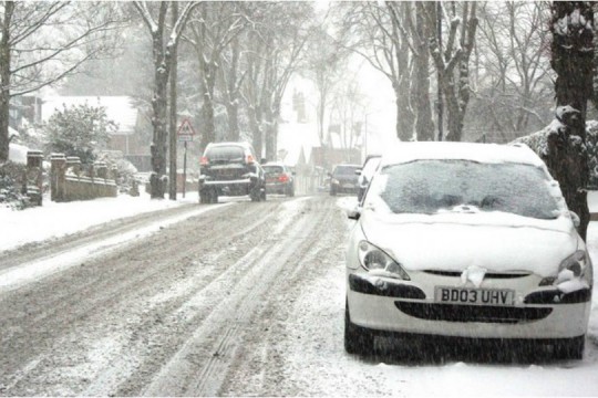 Cum să conduci în siguranță pe timp de iarnă! Cele mai importante REGULI