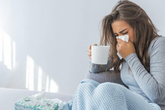 8 remedii naturiste pentru răceală și gripă