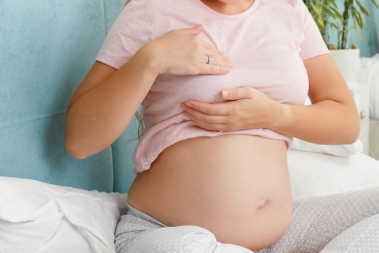 Cum poți ameliora durerile de sâni în timpul sarcinii – Ghid complet pentru viitoarele mămici
