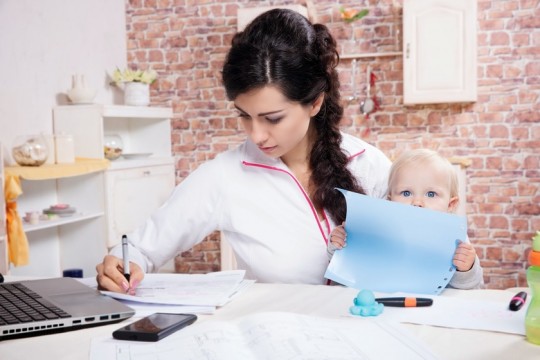 Concediu de maternitate mai scurt și indemnizații mai mari pentru copii