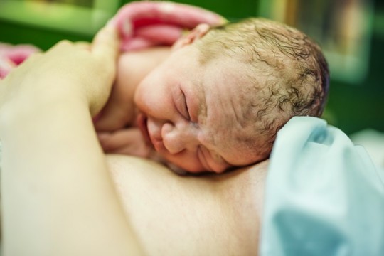 O tendință nouă la îngrijirea nou-născutului care are doar beneficii