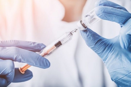 Facebook analizează posibilitatea de a interzice complet postările antivaccinare