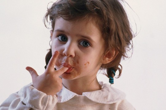 Cum îți convingi copilul să renunțe la dulciuri
