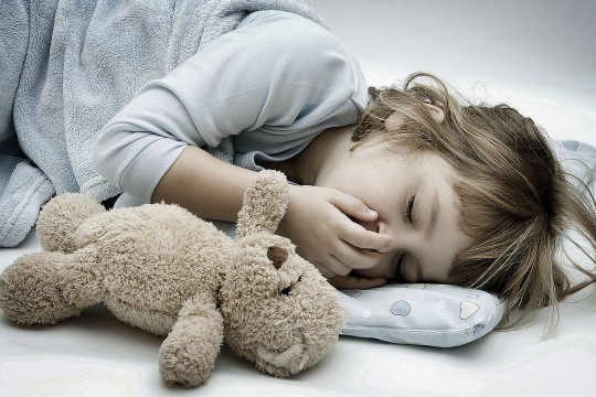 Metode utile cum să-l înveți pe copil să doarmă singur
