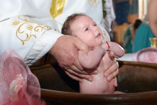 Vă pregătiți de botezul copilului? Iată ce trebuie să știți!