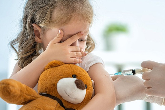 Cum te protejezi de meningită: Simptome, tratament și singura metodă de prevenție eficientă