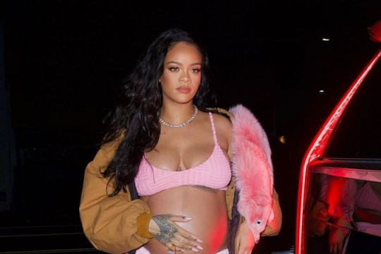 Rihanna a născut în secret! Celebra cântăreață a devenit mamă pentru a doua oară, la începutul acestei luni