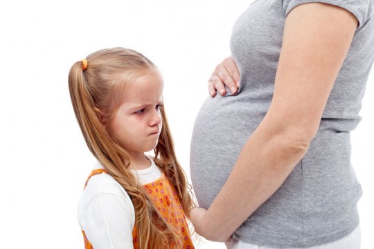 Cum scapi de gelozia copilului mai mare față de nou-născut
