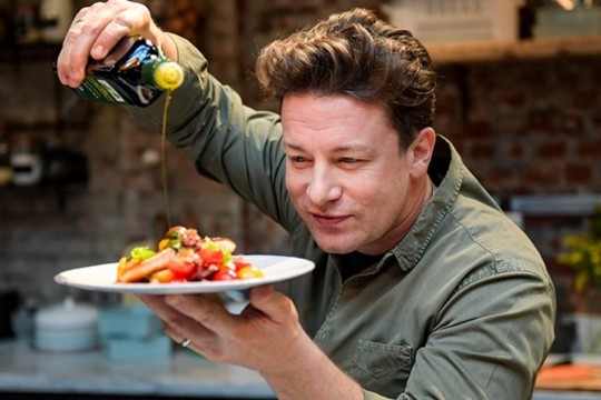 4 reguli de aur ale lui Jamie Oliver pentru a găti sănătos