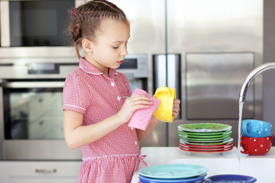 La ce treburi casnice ar trebui să se descurce copilul de 8 ani
