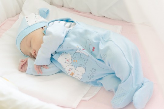 Somnul la nou-născut: nu are nevoie de liniște ca să doarmă