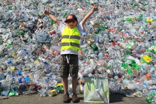 Idee inedită: Elevii merg în excursii cu banii câștigați din reciclarea materialelor