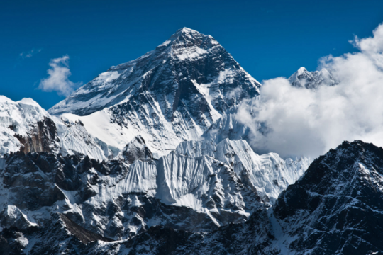 Everest a crescut brusc în înălțime. Cât măsoară acum și cum explică experții fenomenul excepțional