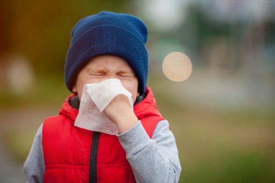 Cum protejăm copilul de răceli și viroze în perioada rece a anului