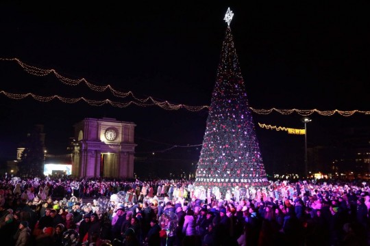 Copiii beneficiază gratuit de carusel și poze cu Moș Crăciun în centrul capitalei