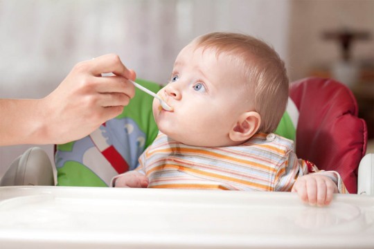 Cereale pentru bebeluși de 4 luni? Sunt doar 3 situațiile excepționale când se recomandă!