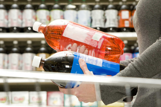 Zahăr sau îndulcitori? Ce alegem în băuturile carbogazoase pe timp de vară