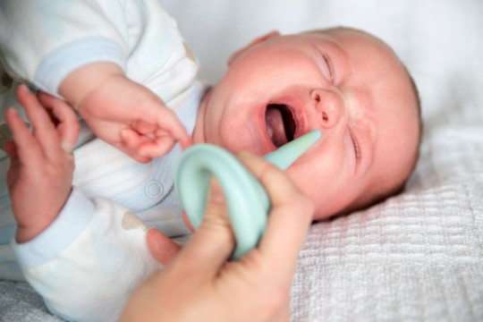Ce să faci și ce nu atunci când un nou-născut răcește