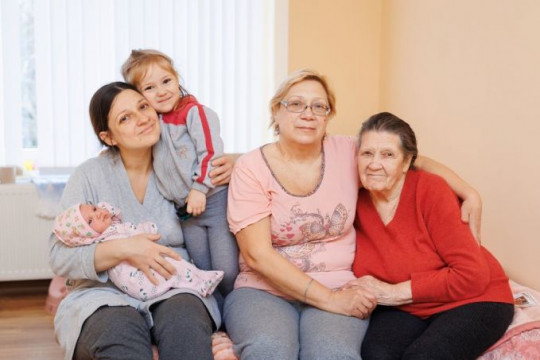 Femei din patru generaţii din Odesa, refugiate în Republica Moldova