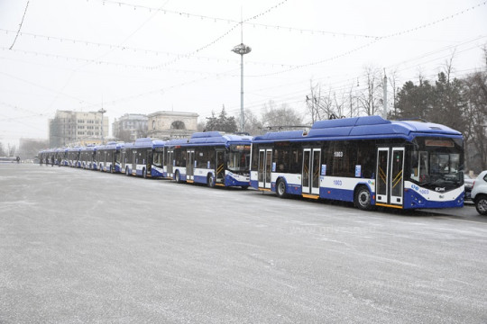 (Foto) Zece troleibuze noi au fost lansate astăzi pe rutele din capitală