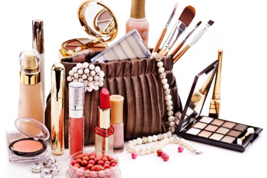 Care este adevăratul termen de valabilitate al produselor cosmetice din geanta ta