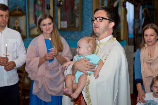 Preotul Maxim Melinti despre rolul nanilor și prezența lor la taina Botezului