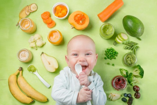 Diversificarea alimentației la bebeluși: explicații pas cu pas