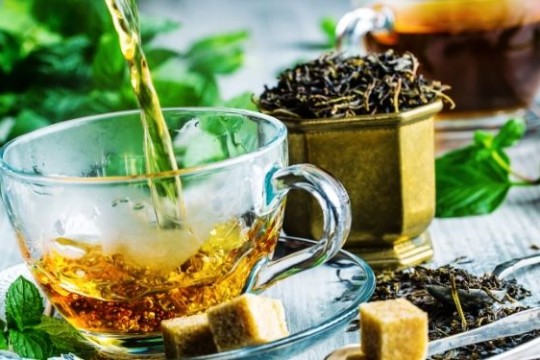 7 ceaiuri de ajutor în cazul digestiei îngreunate