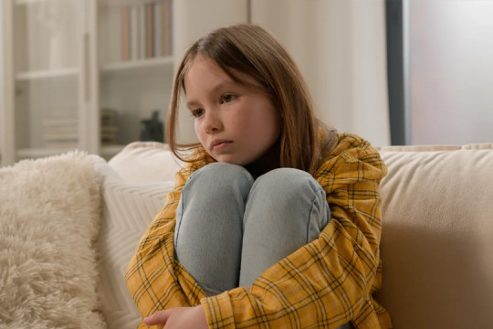Crești fără să știi un copil anxios? Află ce greșeli parentale îl pot afecta emoțional